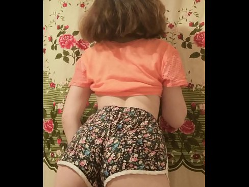 ❤️ 섹시한 젊은 아기 스트립 떨어져서 그녀의 반바지 에 카메라 ☑  섹스 ko.onlyhdporn.ru에서